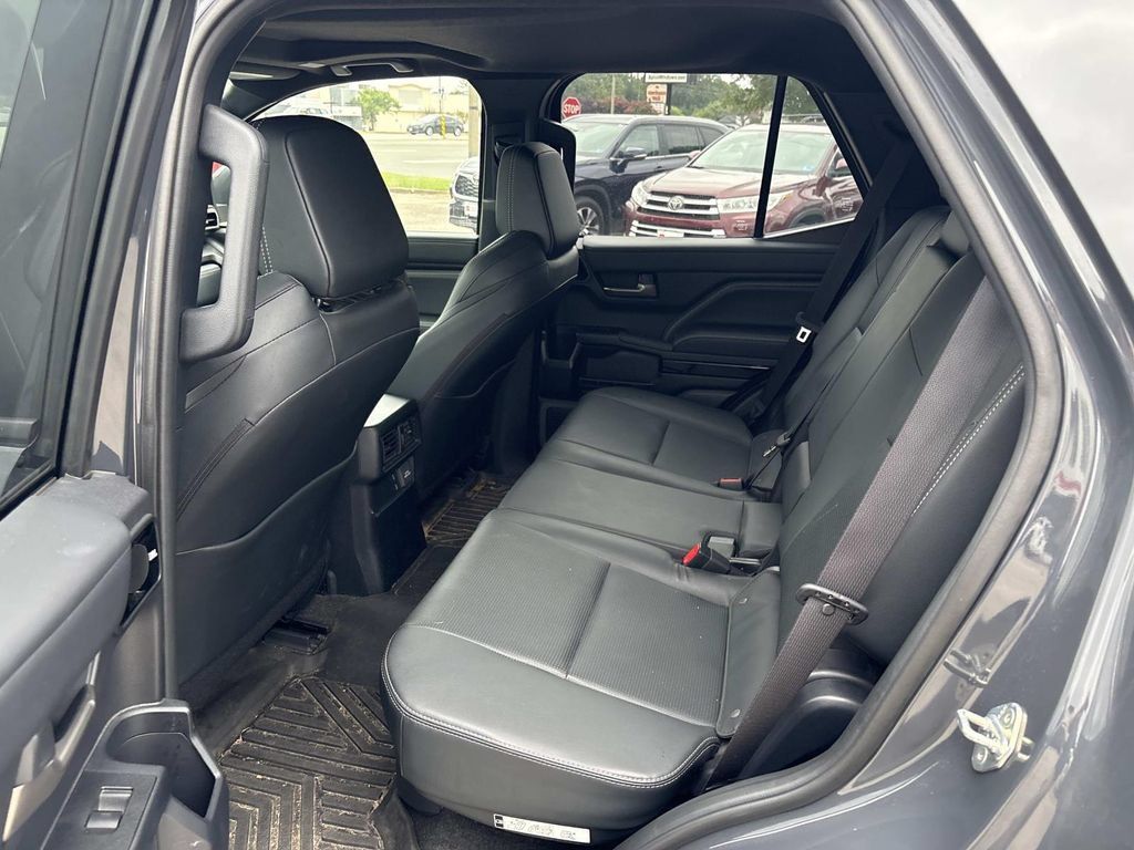 Certified 2025 Toyota 4Runner Limited w/ Tow Technology Package AWD/4WD image 8