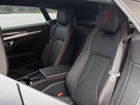 Used 2019 Lamborghini Urus image 42