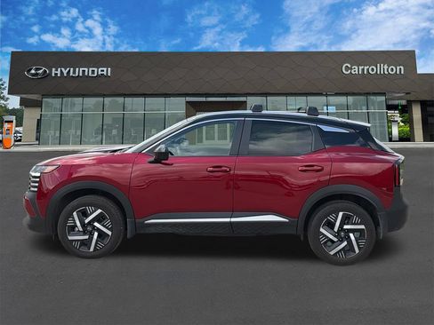 Used 2025 Nissan Kicks SV w/ SV Premium Package FWD image 8