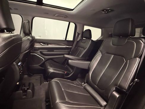 Used 2022 Jeep Grand Cherokee L Limited w/ Black Appearance Package image 20