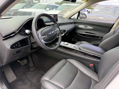 Certified 2025 Genesis GV70 2.5T AWD/4WD image 11