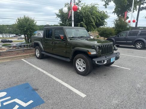 Used 2022 Jeep Gladiator Sport AWD/4WD image 3