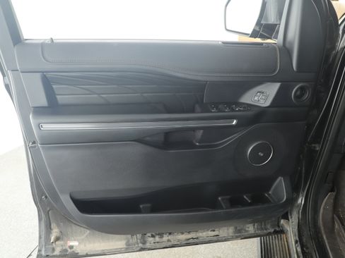 Used 2019 Ford Expedition Platinum image 9