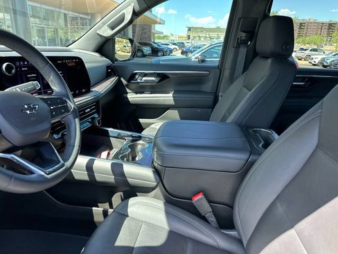 Used 2025 Chevrolet Tahoe Z71 w/ Z71 Off-Road Package AWD/4WD image 5