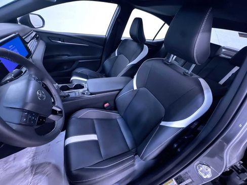 Used 2025 Toyota Camry SE image 14