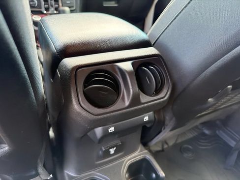 Used 2022 Jeep Wrangler Unlimited Rubicon w/ LED Lighting Group AWD/4WD image 31