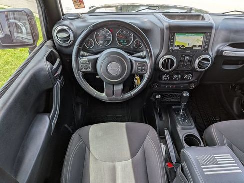 Used 2015 Jeep Wrangler Unlimited Rubicon w/ Dual Top Group AWD/4WD image 30
