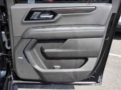 New 2025 GMC Yukon XL Elevation image 23