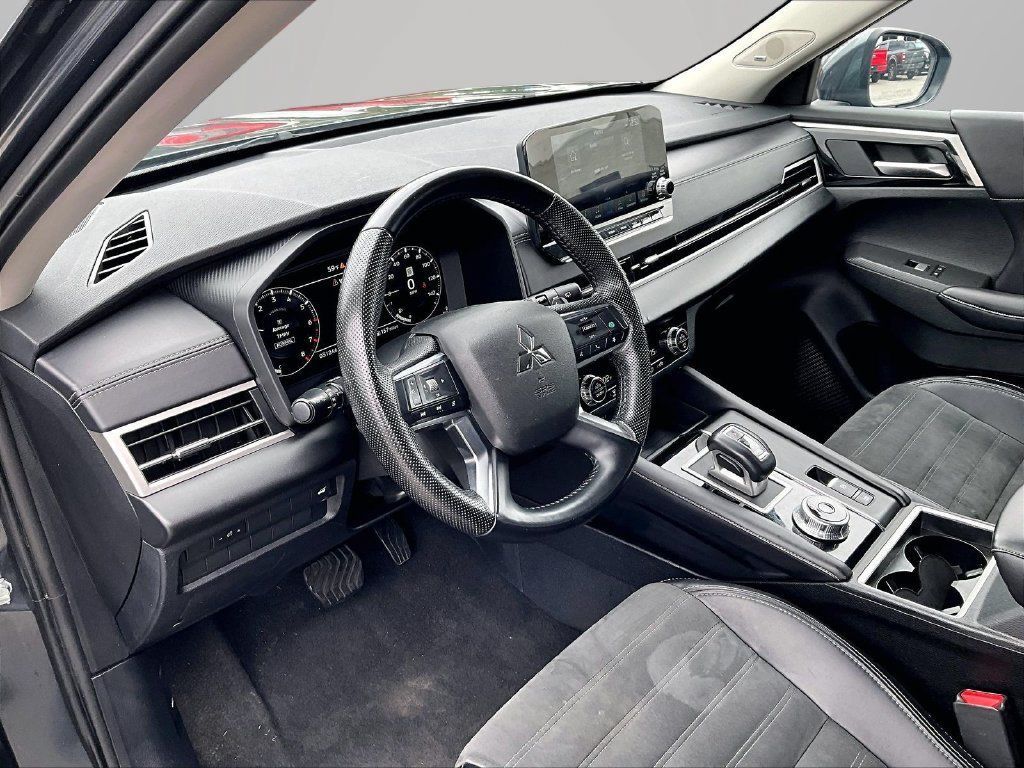 Used 2024 Mitsubishi Outlander SE FWD image 15