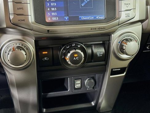 Used 2019 Toyota 4Runner SR5 Premium image 17