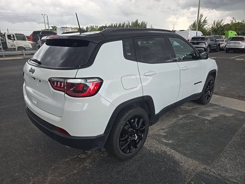 Used 2022 Jeep Compass Latitude FWD image 6