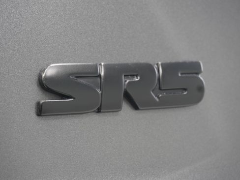 Used 2020 Toyota Tundra SR5 w/ SR5 Leather Package AWD/4WD image 8