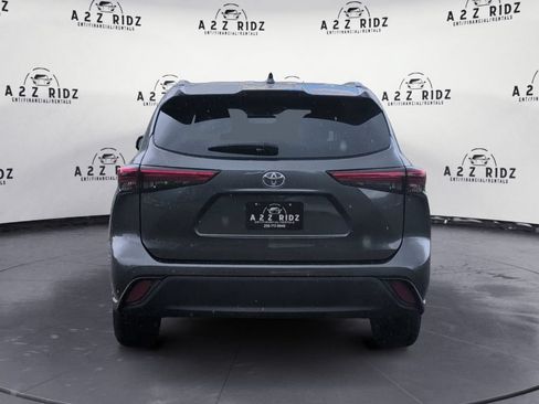 Used 2022 Toyota Highlander XLE FWD image 5