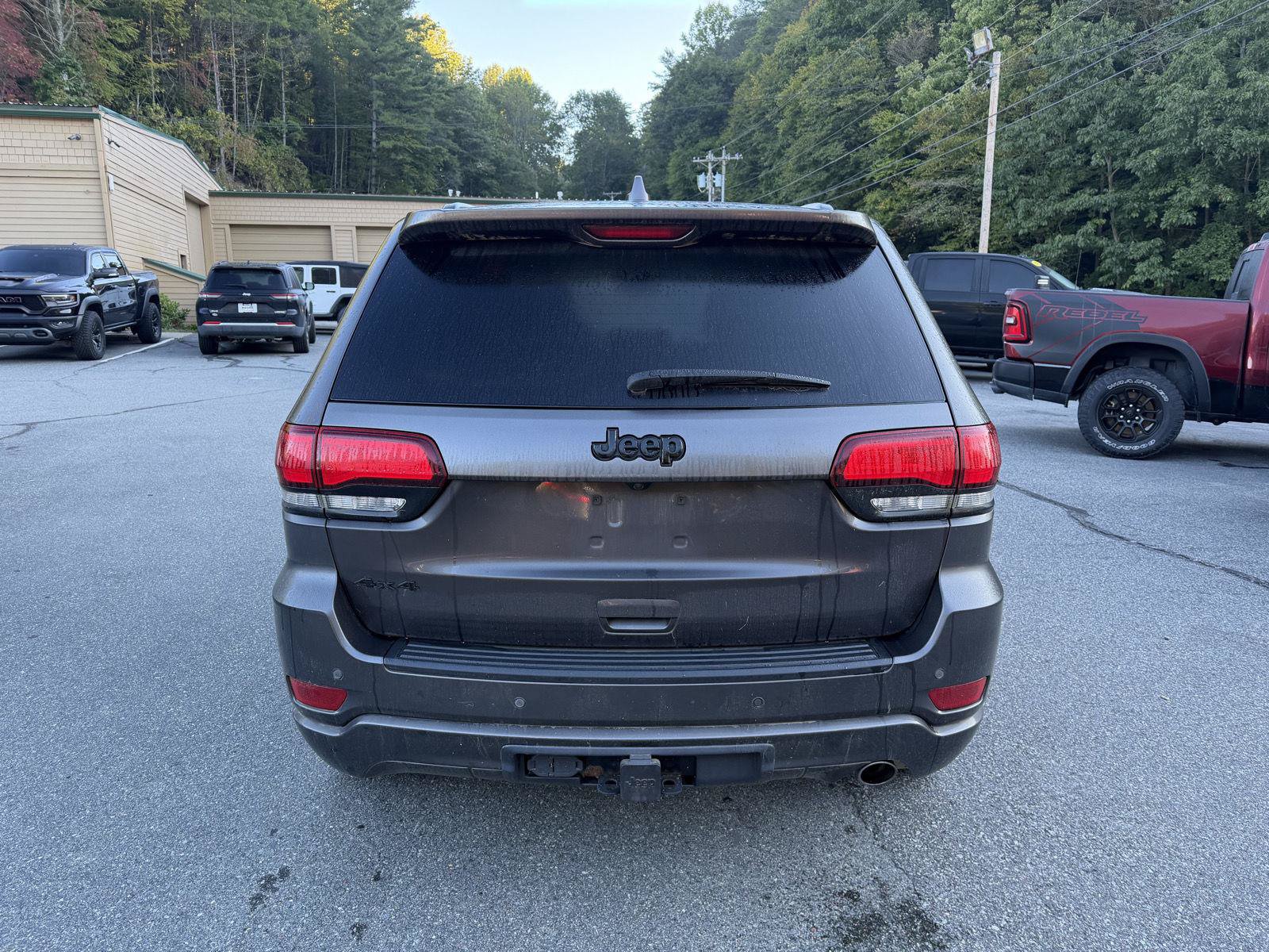 Used 2021 Jeep Grand Cherokee Laredo X AWD/4WD image 6