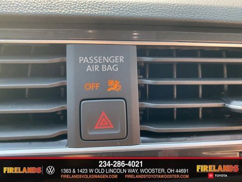 New 2024 Volkswagen Tiguan SE image 37