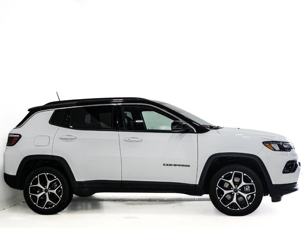 Used 2025 Jeep Compass Limited AWD/4WD image 4