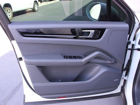 Used 2020 Porsche Cayenne image 12