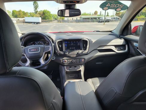 Used 2024 GMC Terrain Denali w/ Denali Premium Package AWD/4WD image 12