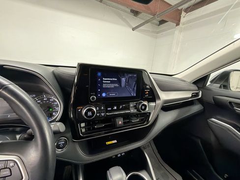 Used 2023 Toyota Highlander XLE FWD image 17