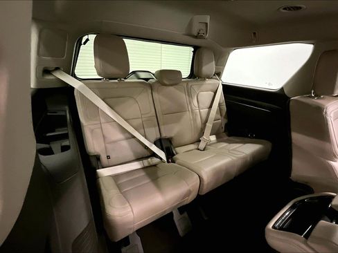 Used 2023 Lincoln Navigator Reserve AWD/4WD image 32