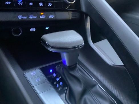 Used 2024 Hyundai Elantra SEL image 17