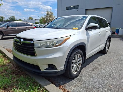 Used 2016 Toyota Highlander LE AWD/4WD image 3