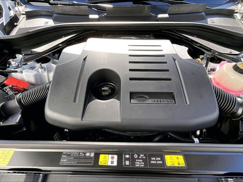 New 2026 Land Rover Range Rover SE image 11