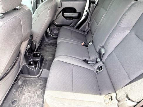 Used 2021 Jeep Gladiator Sport AWD/4WD image 30