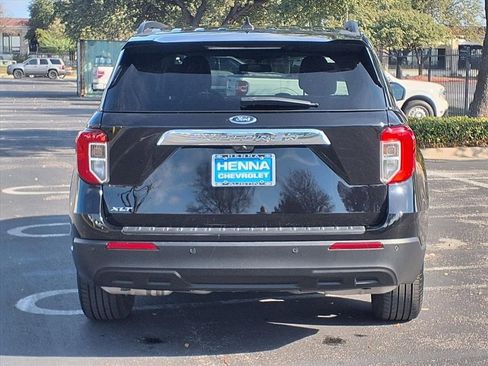 Used 2023 Ford Explorer XLT image 8