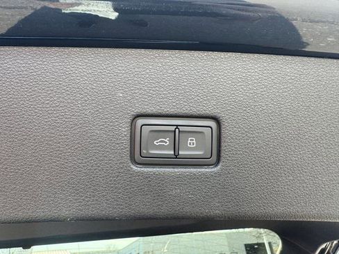 Used 2023 Audi Q8 Premium Plus w/ Premium Plus Package image 34