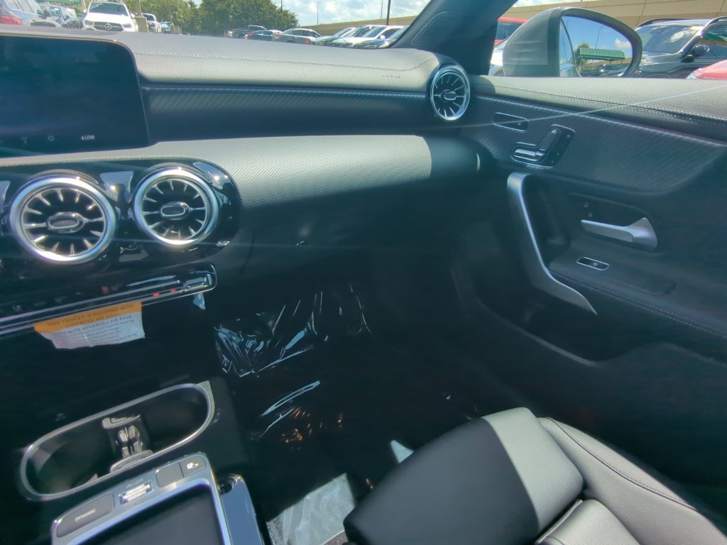 Used 2024 Mercedes-Benz CLA 250 4MATIC image 4