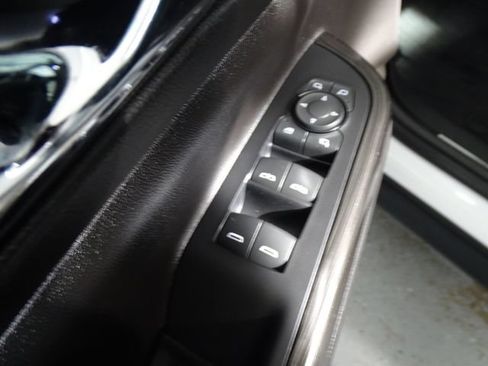 Used 2023 GMC Acadia SLT w/ Preferred Package AWD/4WD image 10