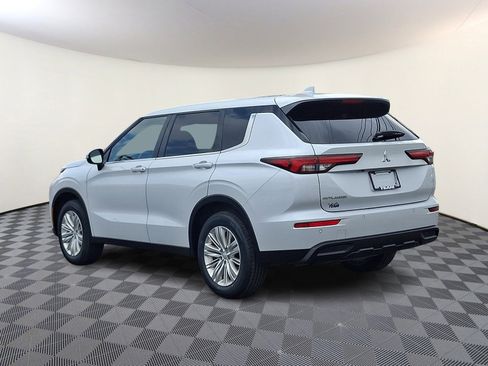 Used 2022 Mitsubishi Outlander ES FWD image 4