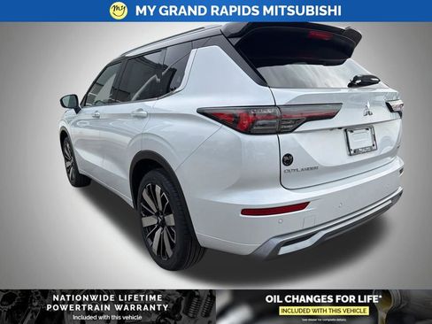 New 2026 Mitsubishi Outlander SEL image 7