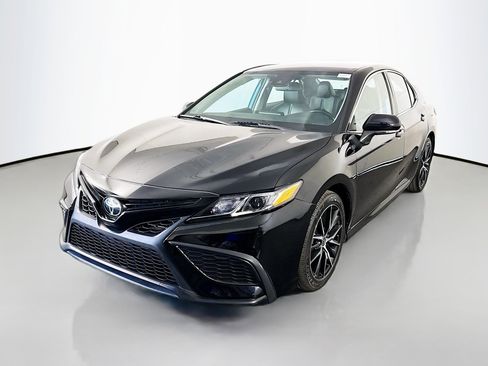 Used 2023 Toyota Camry SE FWD image 4