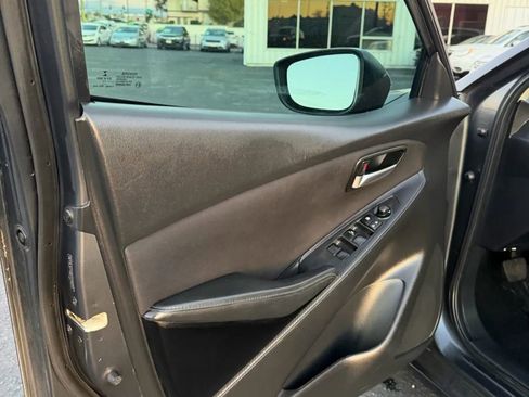 Used 2017 Toyota Yaris iA image 12