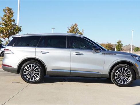 Used 2023 Lincoln Aviator Reserve w/ Equipment Group 201A image 10