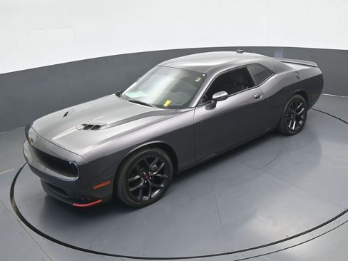 Used 2022 Dodge Challenger SXT w/ Driver Convenience Group RWD image 37