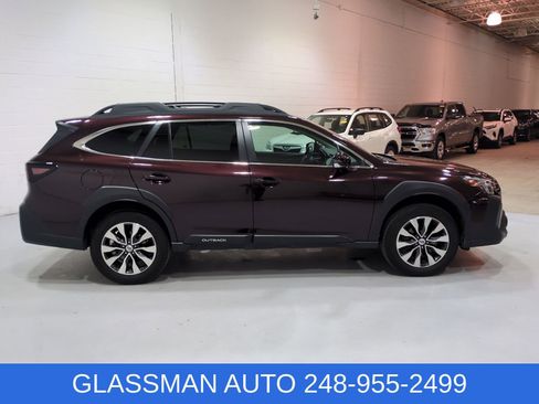 Used 2025 Subaru Outback Limited AWD/4WD image 2