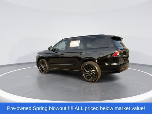 Used 2025 Lincoln Navigator Reserve w/ Jet Appearance Package AWD/4WD image 6