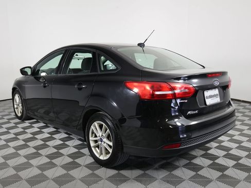 Used 2017 Ford Focus SE FWD image 4