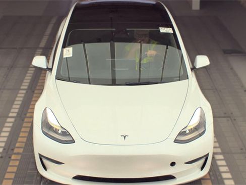 Used 2022 Tesla Model 3 Long Range AWD/4WD image 2