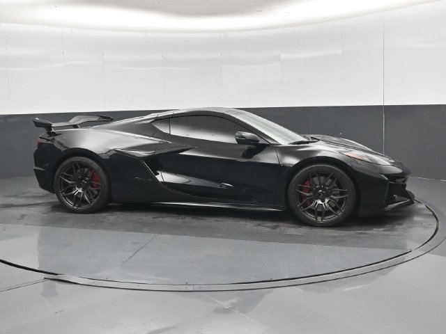 Used 2024 Chevrolet Corvette Z06 RWD image 32
