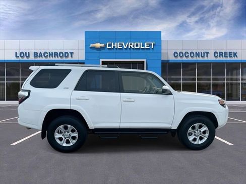 Used 2023 Toyota 4Runner SR5 AWD/4WD image 9