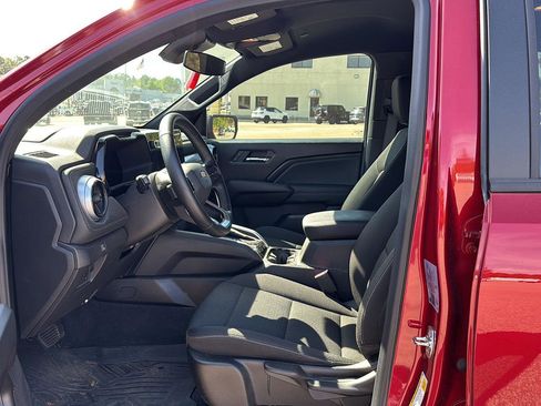 Used 2024 Chevrolet Colorado LT w/ LT Convenience Package image 9