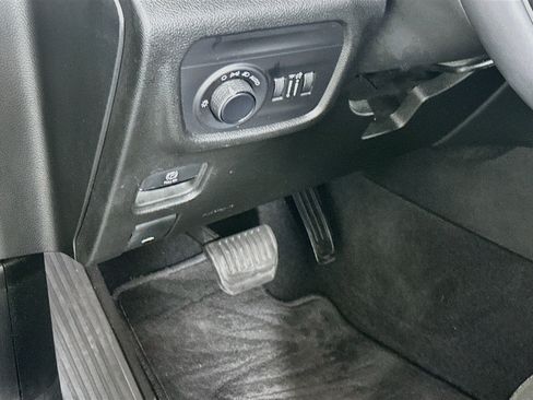 Used 2023 Jeep Grand Cherokee L Laredo AWD/4WD image 17