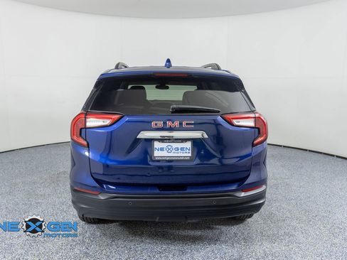 Used 2022 GMC Terrain SLE w/ Driver Convenience Package FWD image 6