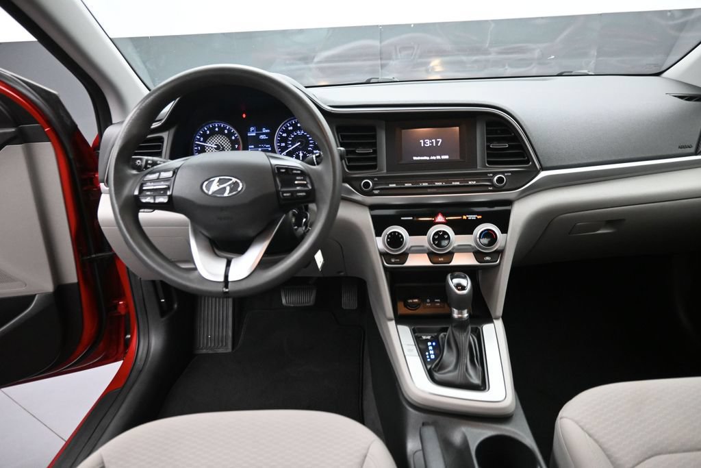Used 2019 Hyundai Elantra SE FWD image 11