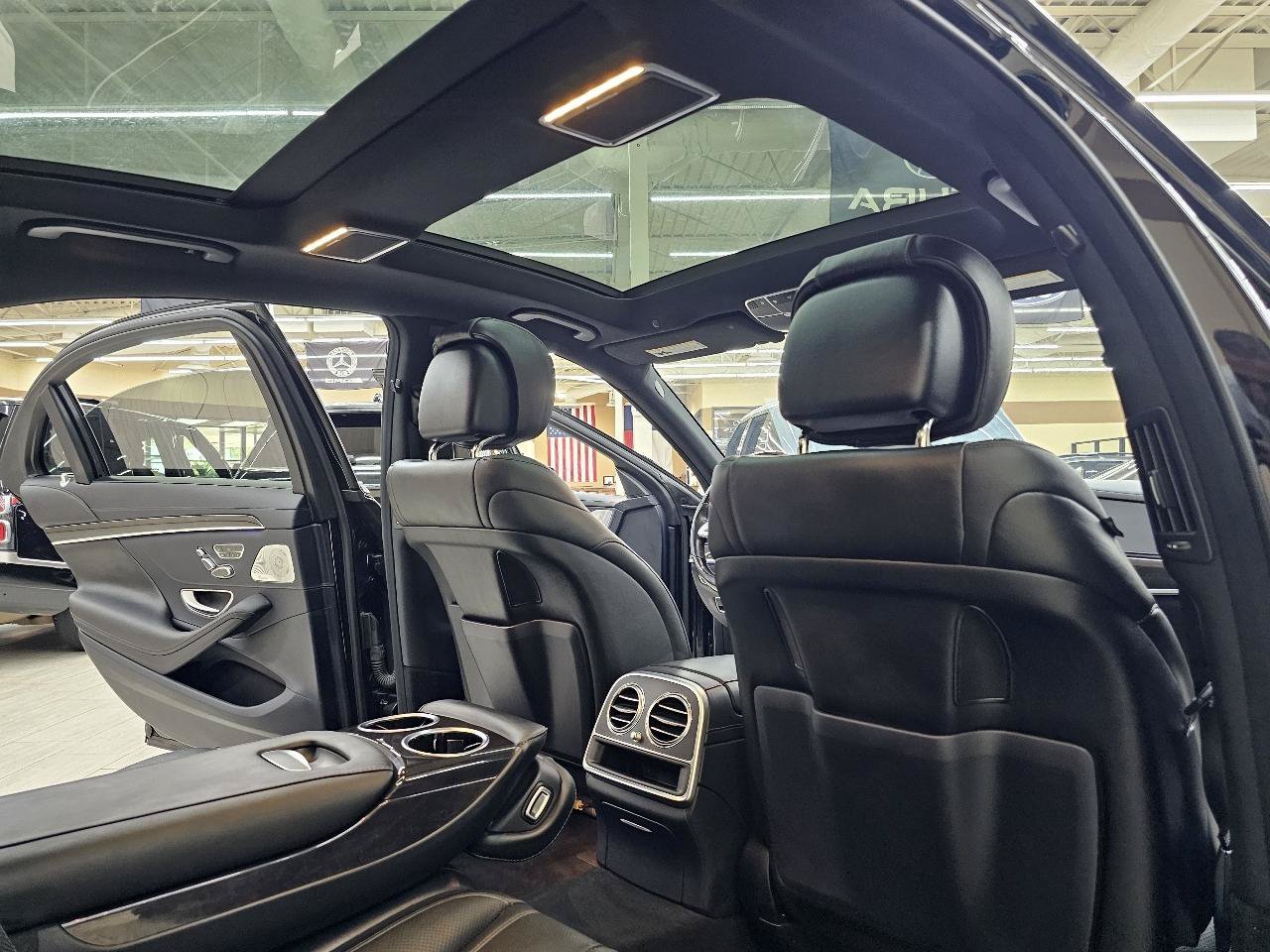Used 2020 Mercedes-Benz S 560 Sedan image 24