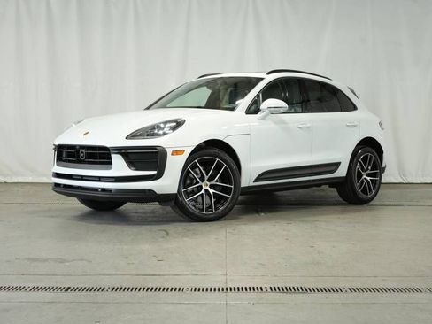 Certified 2025 Porsche Macan AWD/4WD image 1